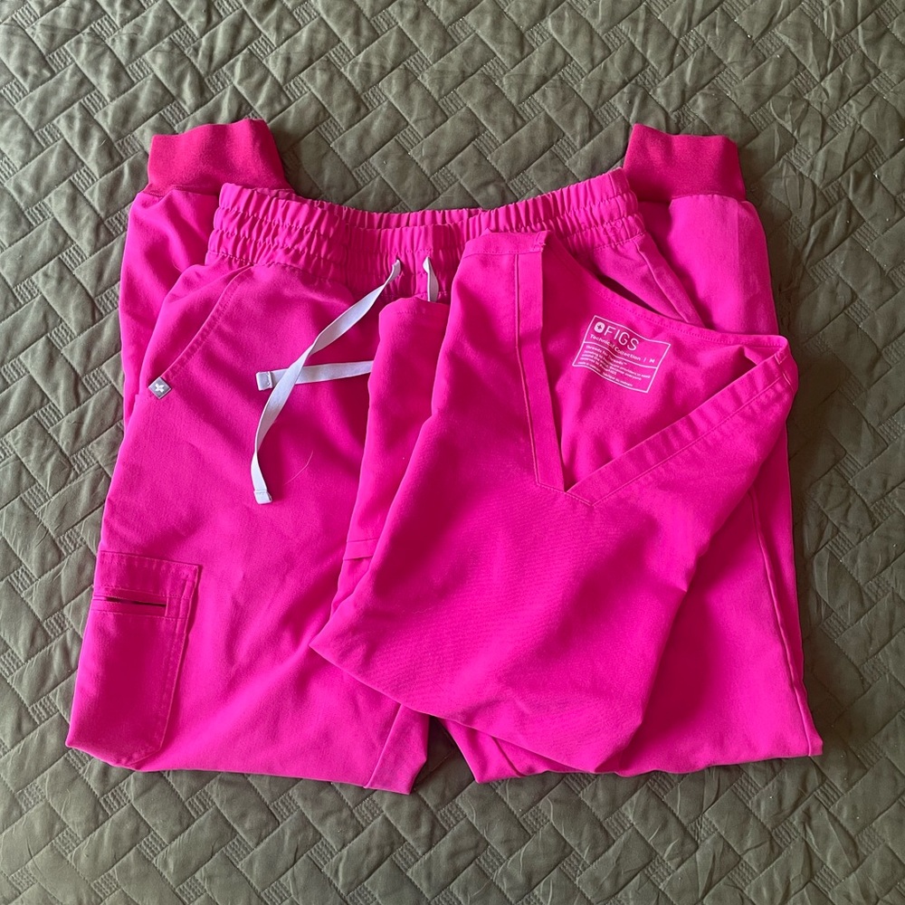 Figs Electric Pink Scrub Set